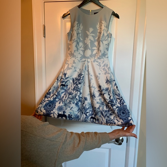 NWOT O’ SO CUTE “JUST TAYLOR” DRESS. SIDE SLIT POCKET ON EA SIDE. SLEEVELESS. - Picture 2 of 9